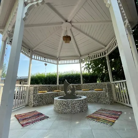 Πανσιόν Vila Timona *
