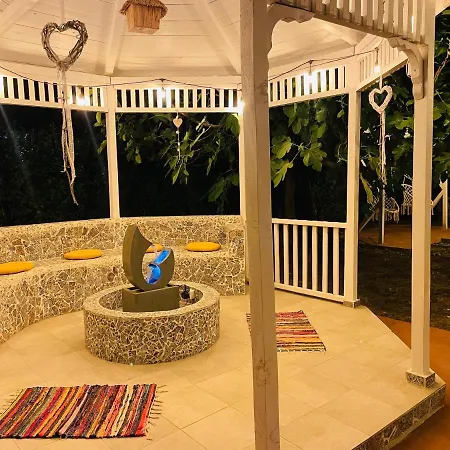 Πανσιόν Vila Timona *